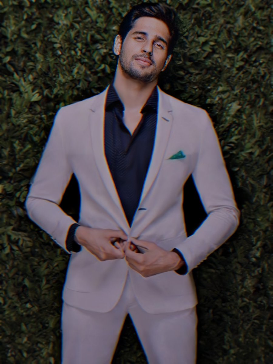 sidharthsbae's tweet photo. this pose should be called "sidharth malhotra" https://t.co/pqVJ87j9Lh