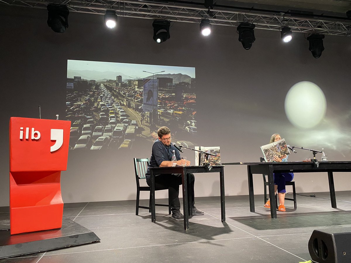 SaveChildrenDE's tweet photo. #ilb Live aus Teheran zugeschaltet, einer unserer Gastautoren, der iranische Autor Amir Hassan Cheheltan über seine Gedanken für seinen Kommentar zu einem Foto aus Afghanistan und Censorship im Irak.
Fotobuch „Ich lebe“ - ein Jahrhundertporträt #ilbDIGITAL https://t.co/HgtlwWbR1F