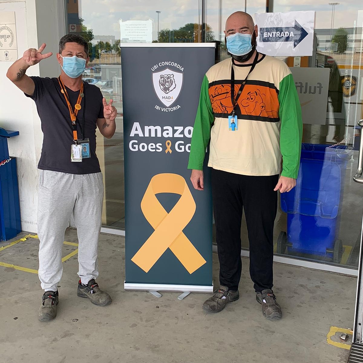 Lillomarquez's tweet photo. @amazonvestlife Hoy tocó trabajar en pijama por una buena causa, ayudar a esos niños que pasan tantas horas en pijama dentro de un hospital. @AmazonNewsES @amazon @amazon #amazonvestlife #deliveringsmiles #goesgold #amazongoesgold #MAD4 #MAD9 https://t.co/1doBlMcwsT