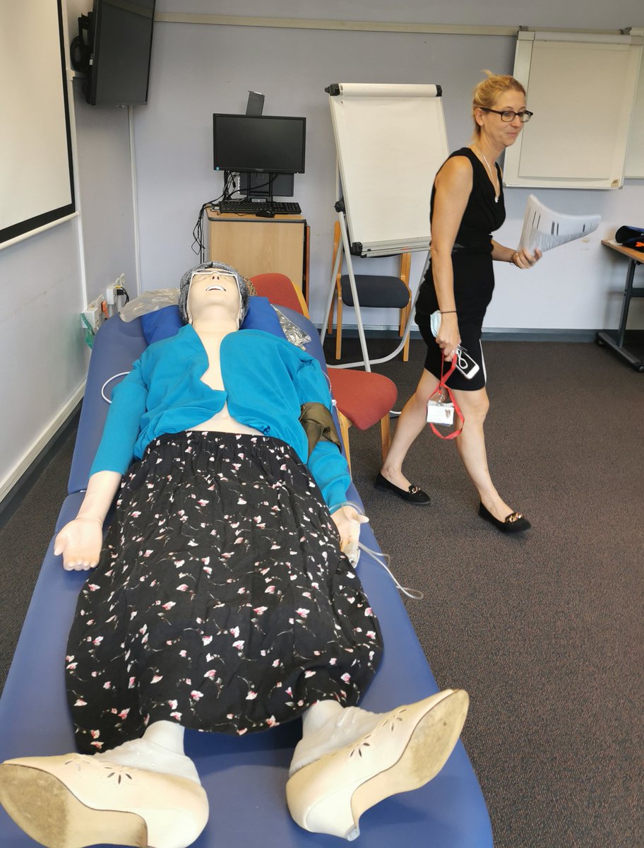 tdeweymarn's tweet photo. @gloshospitals @TARNaudit #silvertraumaglos #platinumcare #StartTheConversation #respect #askandcheck #geec @HECTORcares @RCollEM brilliant to be teaching f2f again #distance https://t.co/U1SzJoyaTB