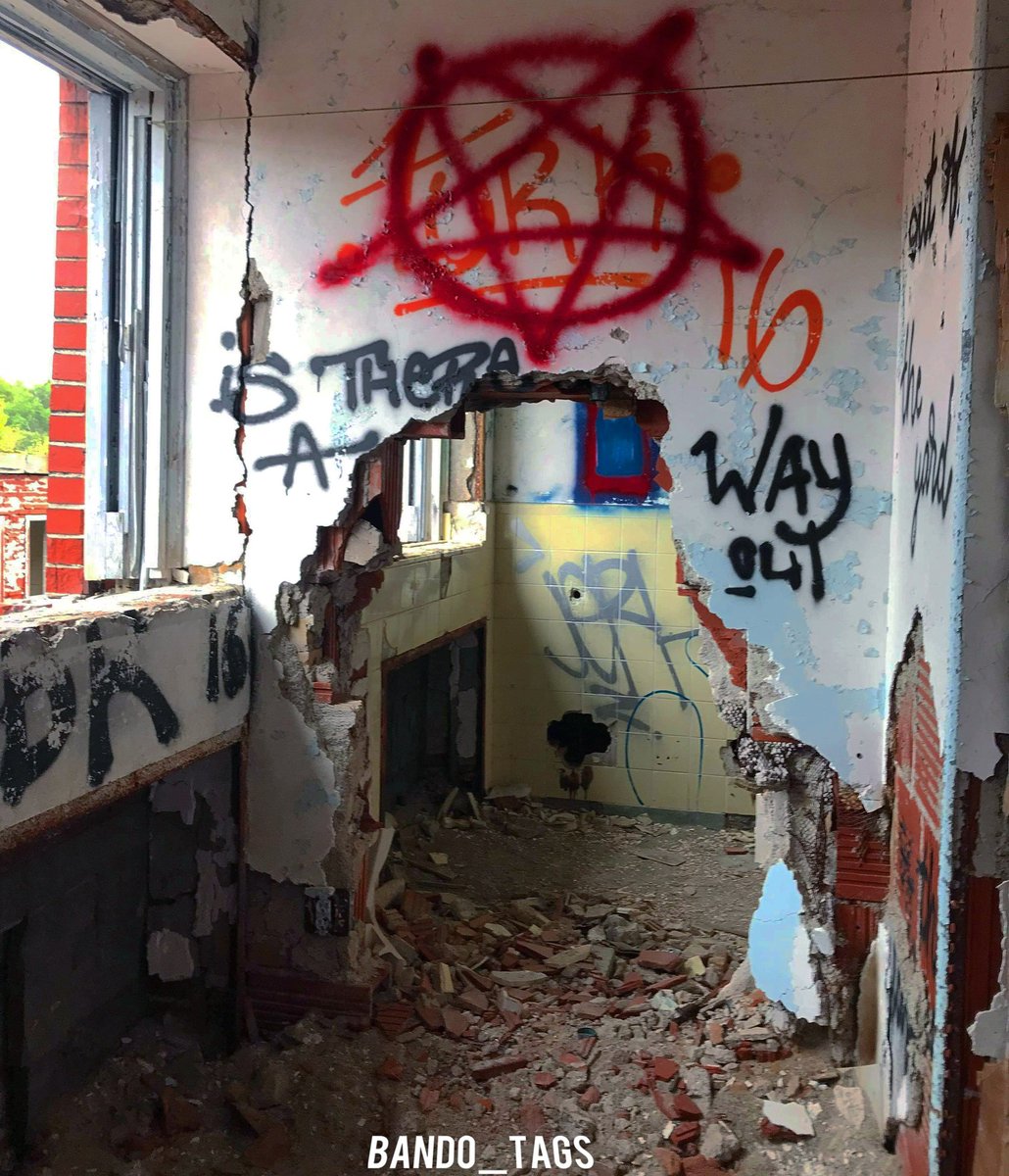 bando_tags's tweet photo. #Urbex #UrbexOntario #AbandonedPlaces #Decay #Ruins #CampBison #Abandoned #Graffiti #UrbanExploring #RecklessAdventure #BurwashOntario #CanadianUrbex #PhotooftheDay #AbandonedPrison #Urbexers #UrbexCanada #Ontario #CampBisonPrisonFarm #BandoTags #GraffitiArt #Haikyo #廃墟 #Horror https://t.co/x8SKs2hFaj