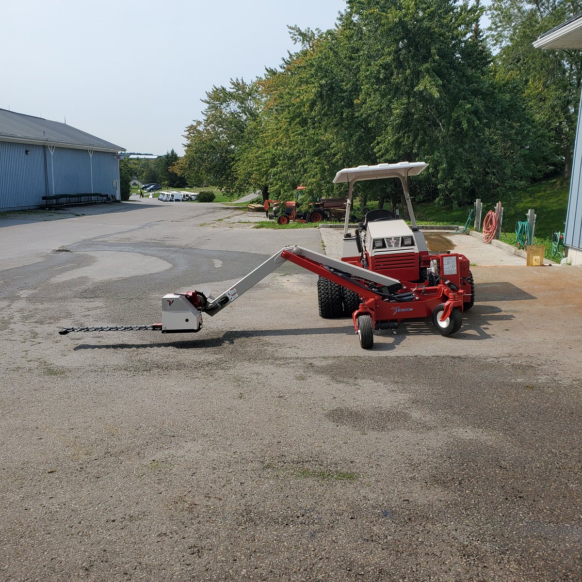 Canadianeh79's tweet photo. New MA900 boom mower set up on our Ventrac 4500Z traction unit. Thanks @Gr8estShowOnTRF https://t.co/gZnBPR42CX