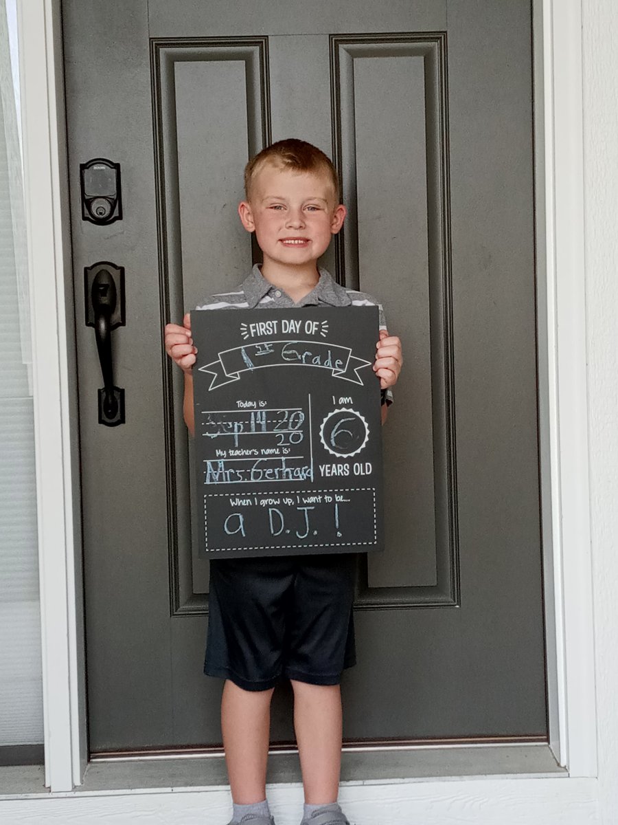 KWhalen_SPPS's tweet photo. 1st day of school distance learning yesterday and at school today!! @ISD196schools #196FirstDay #196Pride #DiamondPath https://t.co/DPBvRjGEtZ