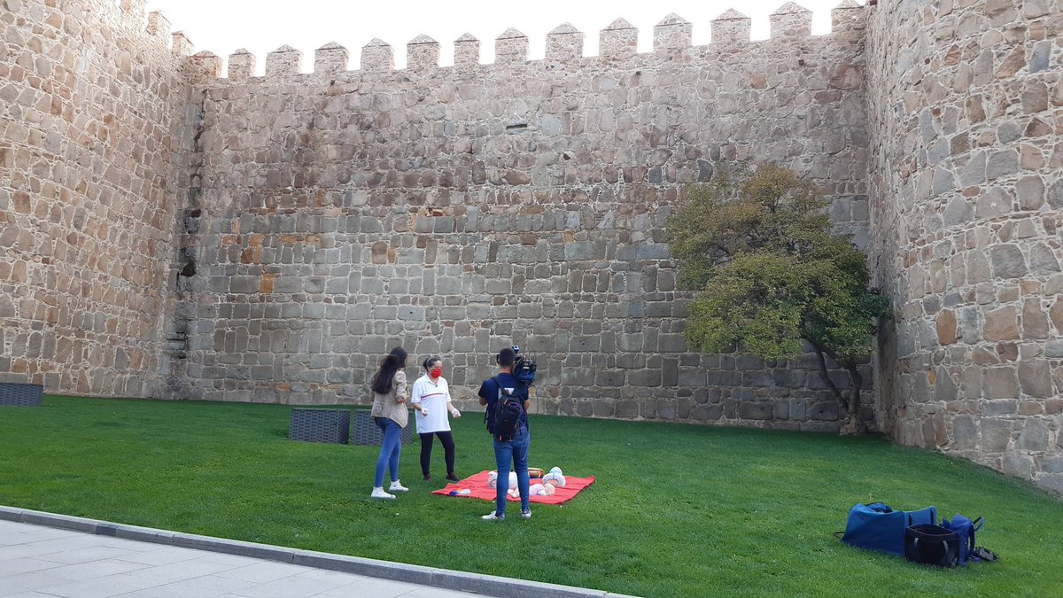 creavila's tweet photo. En Castilla y León Directo explicando la importancia de los #PrimerosAuxilios
#Ávila #rtcyl
@crecyl
@CruzRojaEsp
@la8avila @Rtvcyl https://t.co/XI1xb6jeDc