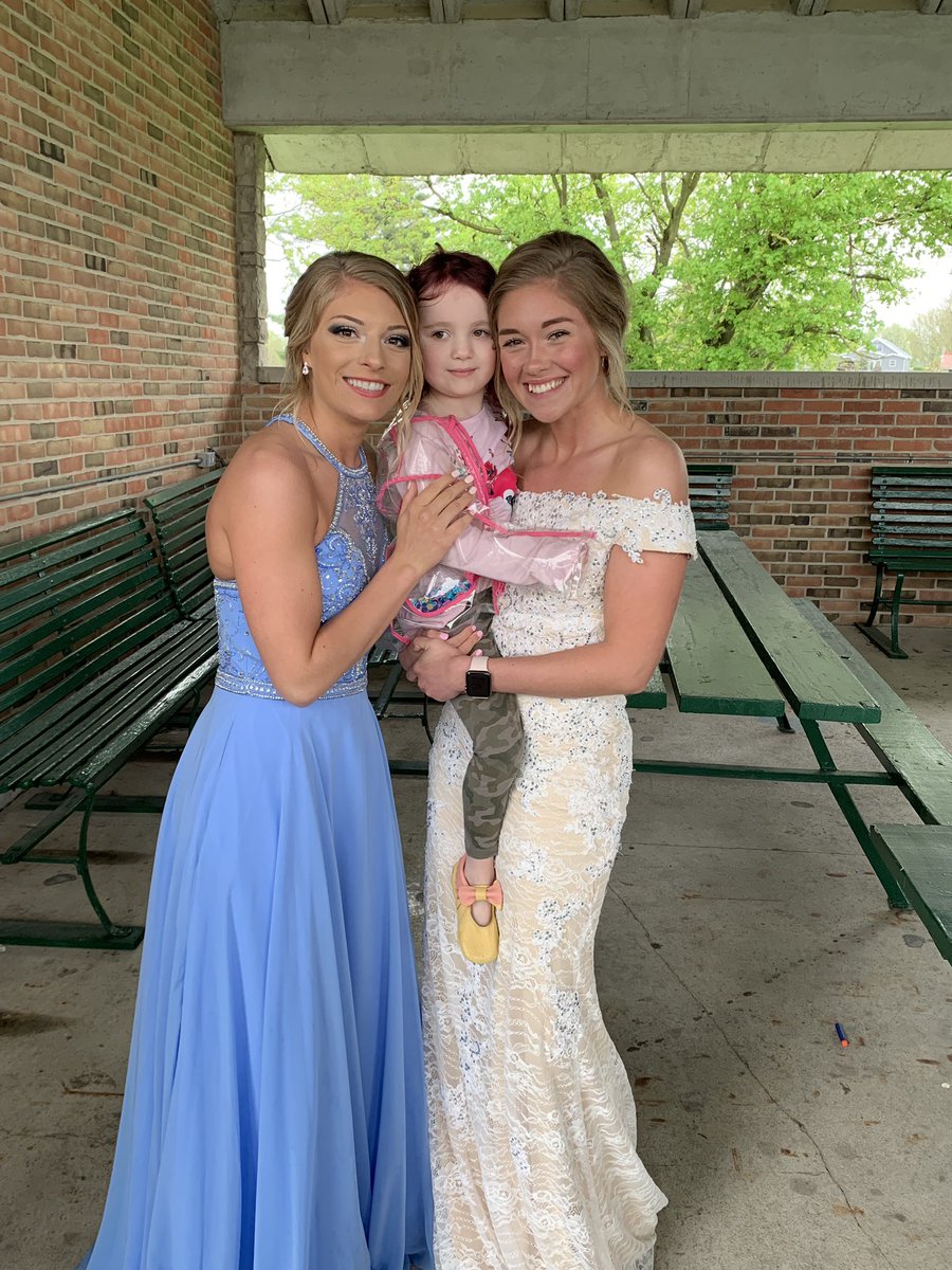 sparks_skylar's tweet photo. Happy Birthday @kayla_915 !!! I hope you have the best day beautiful!! ❤️❤️ https://t.co/UehX21viyA