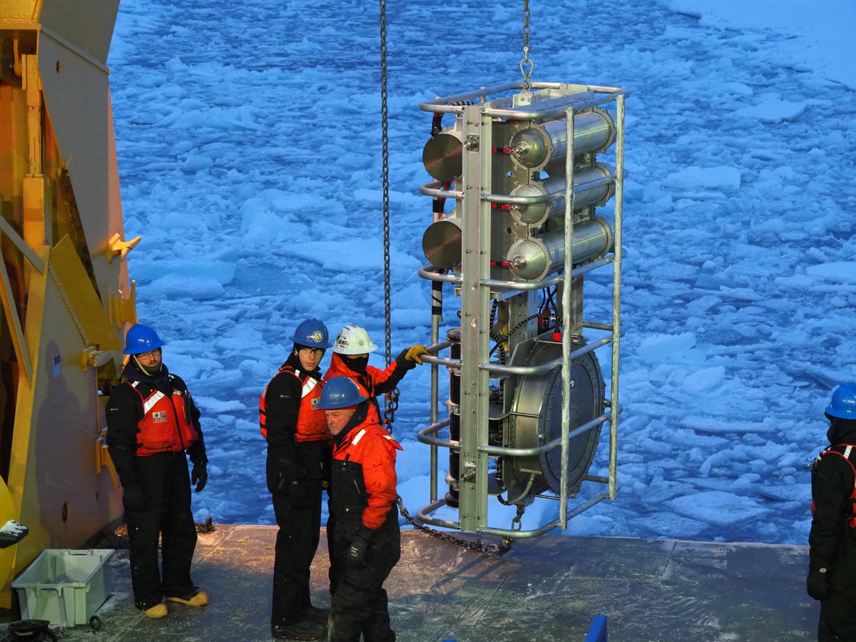 GeoSpectrumTech's tweet photo. Check it out! 👀
Our M72-30 CBASS Sound Source being deployed into the Arctic Basin as part of the Coordinated Arctic Acoustic Thermometry Experiment (CAATEX).
Thank you @WHOI for the photo! 📸
#oceantechnology #verylowfrequency #soundsource #research #Arctic https://t.co/Bjjh0JUa9x