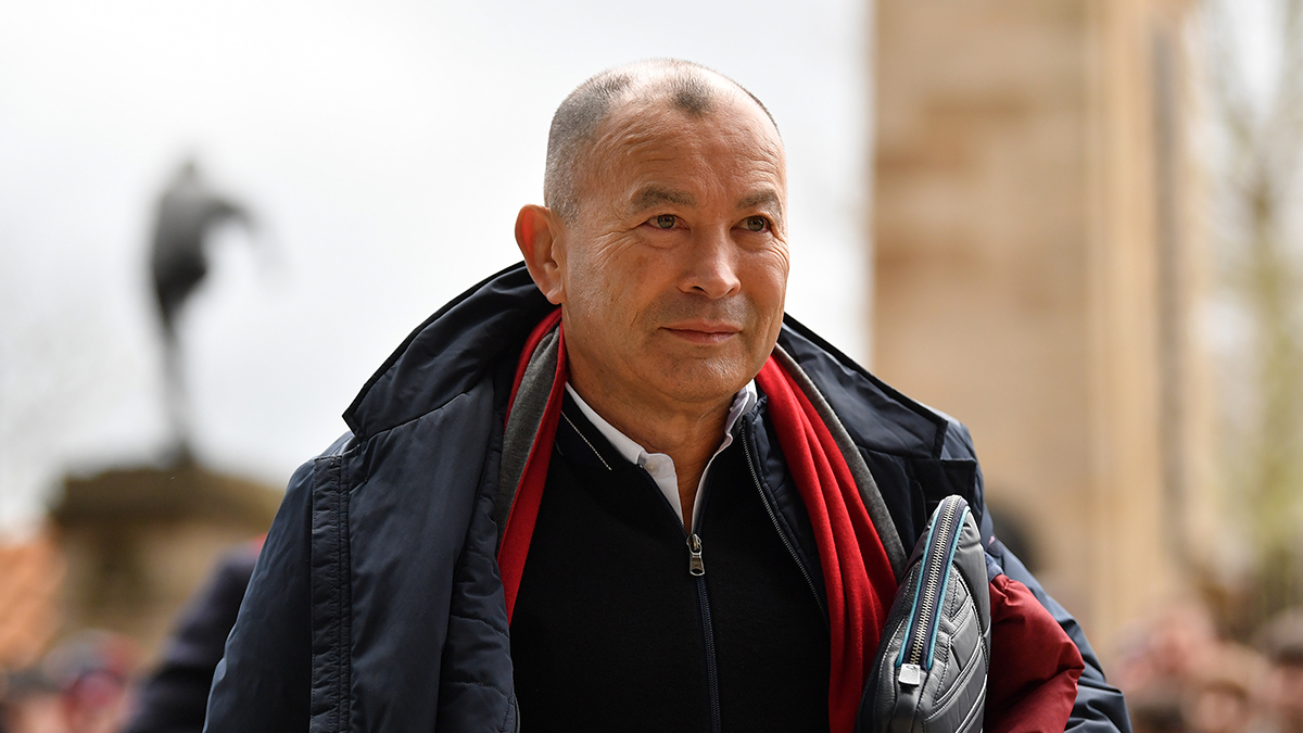 EnglandRugby's tweet photo. 5️⃣ Talking points from the latest Eddie Jones Coaching Pod | A thread⬇️

1️⃣ Eddie hired a sports psychologist to work with the England team on issues related to the 2015 World Cup. 

🗣️ "In big games the cracks from that 2015 team came out."

1/5 https://t.co/HyezCPSrP9