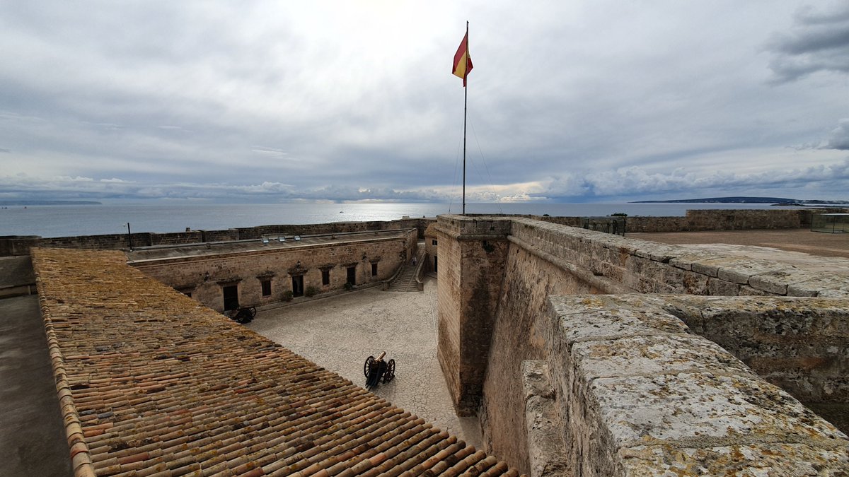 AmigosSanCarlos's tweet photo. Si vas al Museo del Castillo de San Carlos, la entrada es gratuita y recuerda que su horario es de martes a domingo de 10:00 a 14:00 horas... y no dejes de visitar su bar con sus espléndidas vistas sobre la bahía de Palma. https://t.co/U7wTE6XOWj