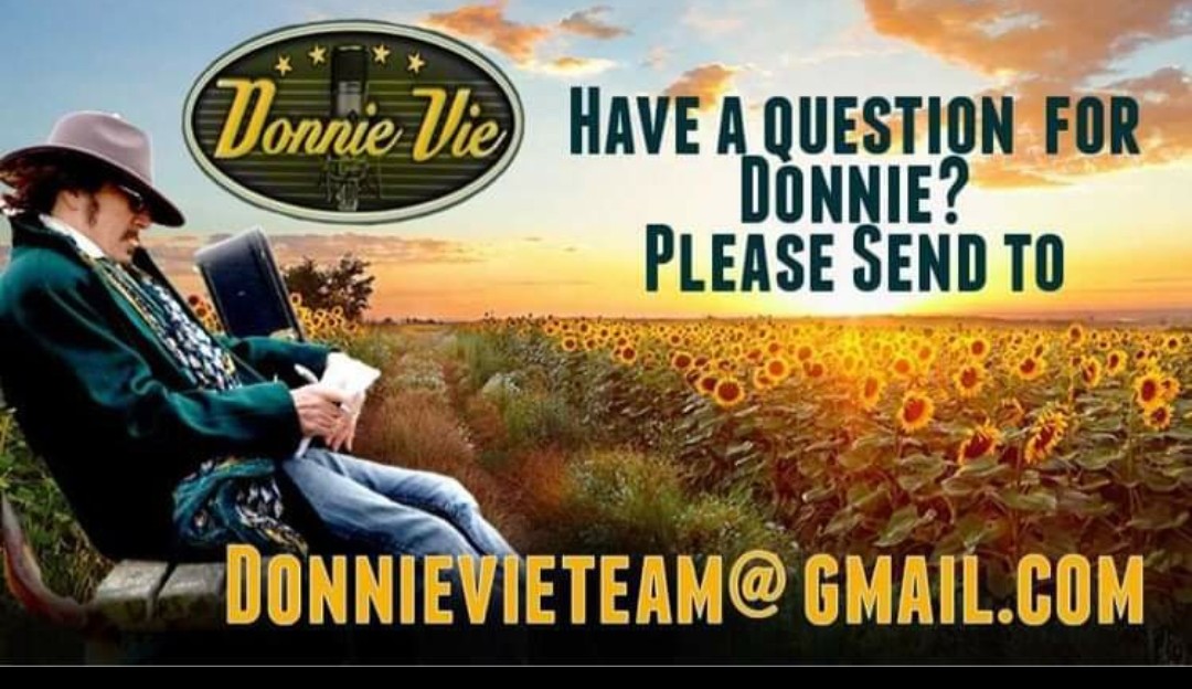 ReneeScroggin's tweet photo. #DonnieVie #KingofPowerPop #GrammyNominated #VieTV #YouTube #3rdsession #EnuffZNuff #Japan #Chicago #Samurai_artists #GrizzlyGrayola https://t.co/EUUHQxfxyD