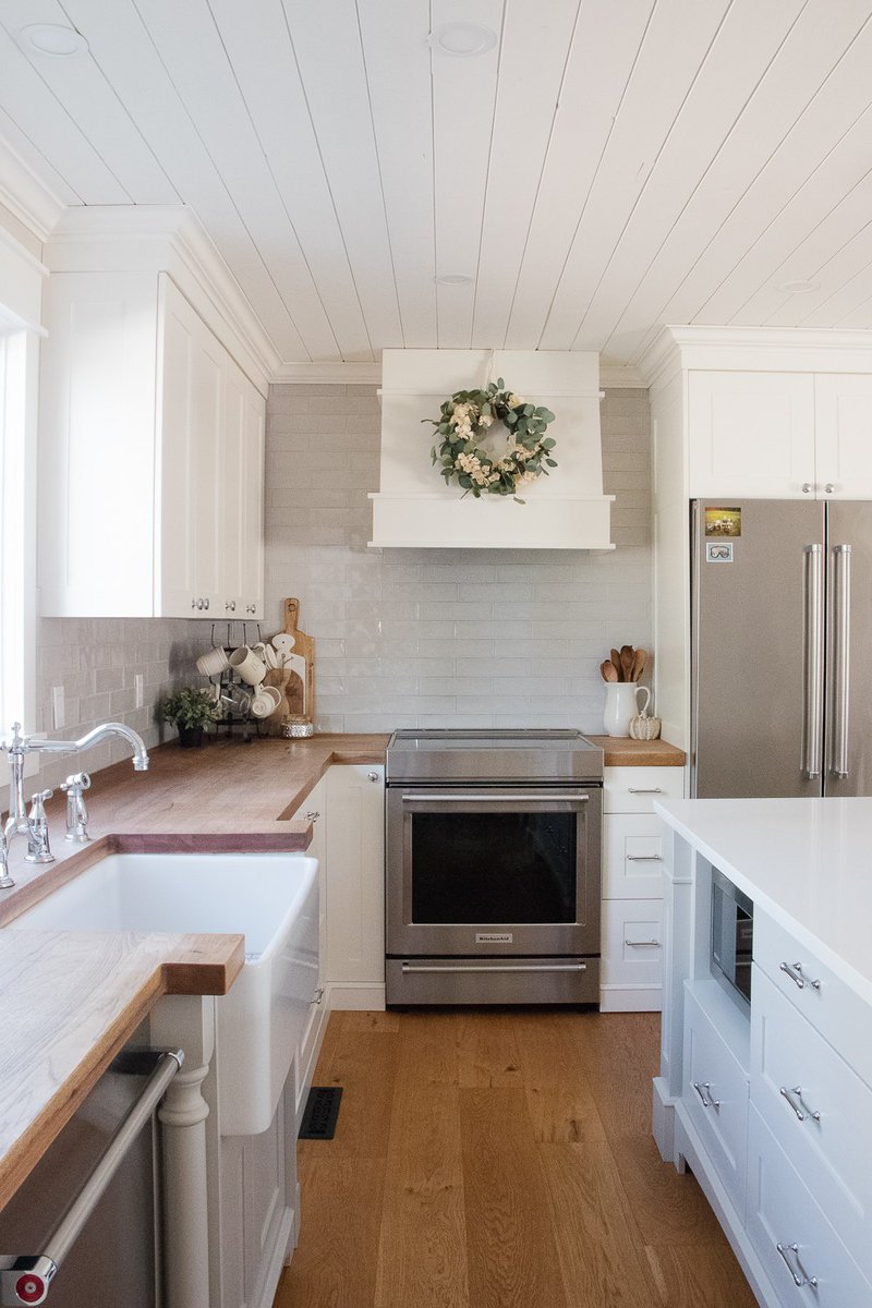 paintschips's tweet photo. Kristi at Making it in the Mountains blog has a "less is more" approach to her neutral fall decor: https://t.co/O5K8kg9jwh https://t.co/U4eX7pQQBL