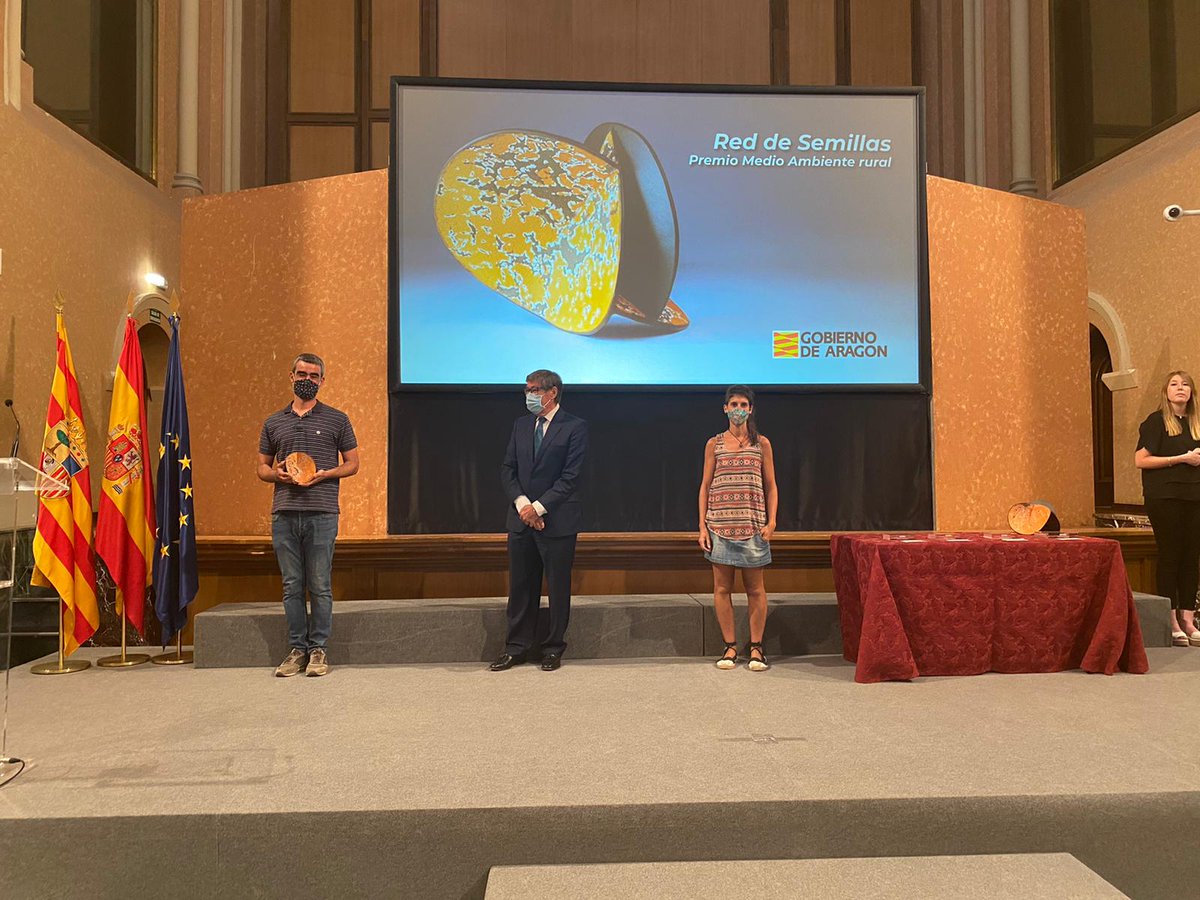 ArturoAliaga_'s tweet photo. 🌳 Hoy se han entregado los premios #Aragón #MedioAmbiente, en los que, desde @GobAragon, se reconoce la contribución de diferentes personas y agentes públicos y privados como un ejemplo para la sociedad aragonesa. https://t.co/iQ6gTSjHwK
