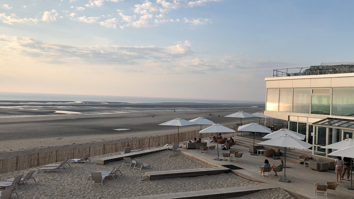 Xiphang's tweet image. Première soirée de vacances 😊