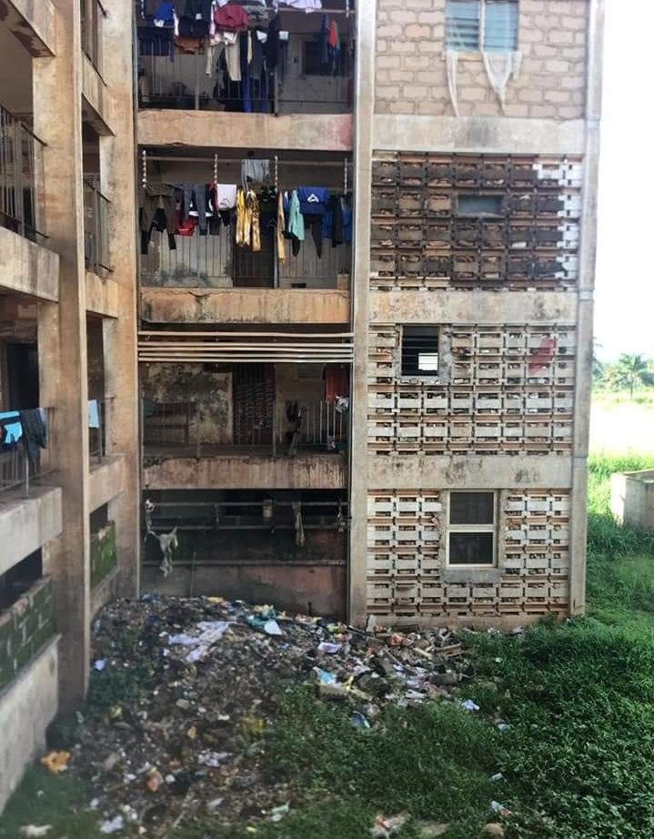 Chydovsky's tweet photo. Male hostel, UNN
Is this true?
Well, the last time I slept UNEC hostel, I prayed that nothing shld EVER take me back to that place, to never again experience their male toilet and bathroom
When will this change? How?
Who's fault is it that our institutions look like pigsties? https://t.co/FY0urNR2Qb