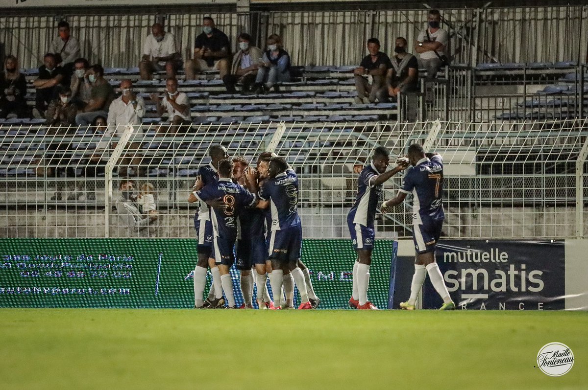 ACFC_16's tweet photo. 📸 Retrouvez en images la première victoire de nos bleus !
ACFC 1️⃣🆚0️⃣@vendeelesherbiersfootball
⚽️ #LéoFichten
📸: Maëlle Fonteneau
#ACFCVHF #Saison20202021 #National2 #ACFC🔵⚪️ https://t.co/3vvsyS2NZN