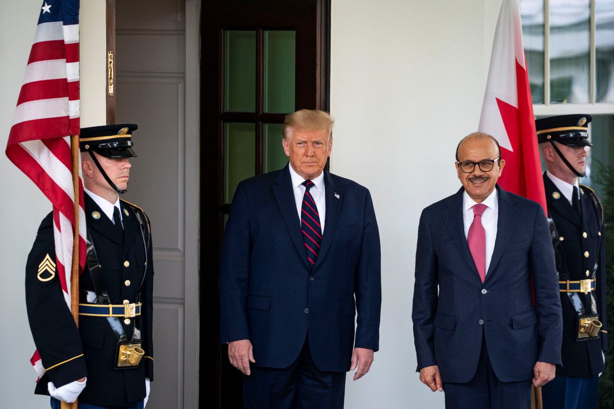 nccbahrain's tweet photo. الرئيس الأمريكي يستقبل وزير الخارجية قبل توقيع #إعلان_تأييد_السلام
US President Recieves Bahrain’s Foriegn Minister Prior to Signing the #Declaration_of_Peace
#اتفاق_السلام
#سلام_الشجعان
#السلام_بين_البحرين_إسرائيل
#PeaceMiddleEast https://t.co/mTp52CMztE