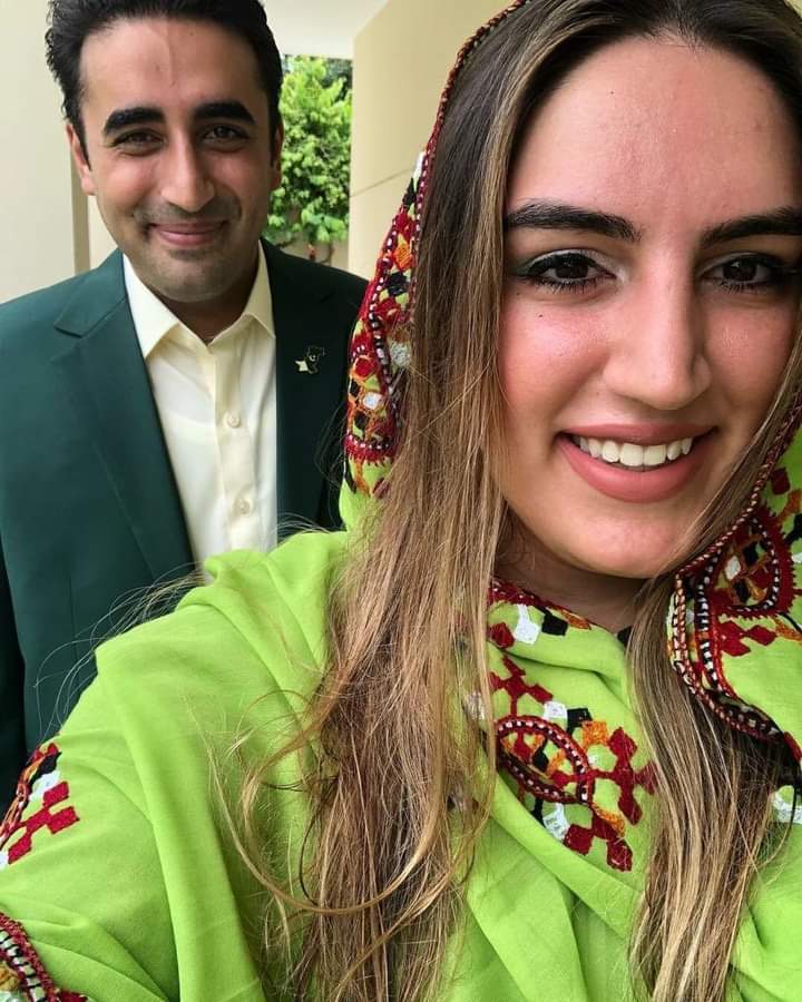 kawishmama's tweet photo. خدا کبھی نا کرے غم سے ہمکنار تجھے
یہی دعا دیتا ہے دل بار بار تجھے۔❤
@BBhuttoZardari @BakhtawarBZ 
Chairman 😍♥️🇱🇾 https://t.co/mYSxV3GwQ6