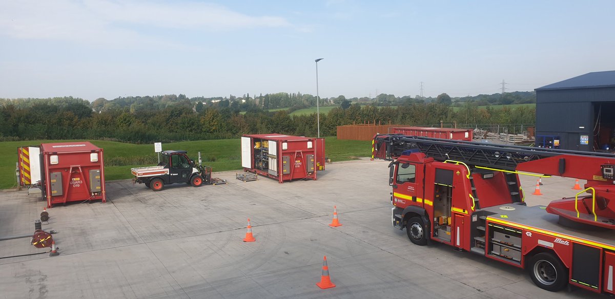 jemarkerson's tweet photo. Brilliant opportunity attending the @AvonFireRescue Bariatric Training Day with some of our @UWEPara students! Lots of joint working knowledge gained to take forwards 🚒🚑 @ #teamwork #CPD #extracurricular https://t.co/u6d1jObiSx