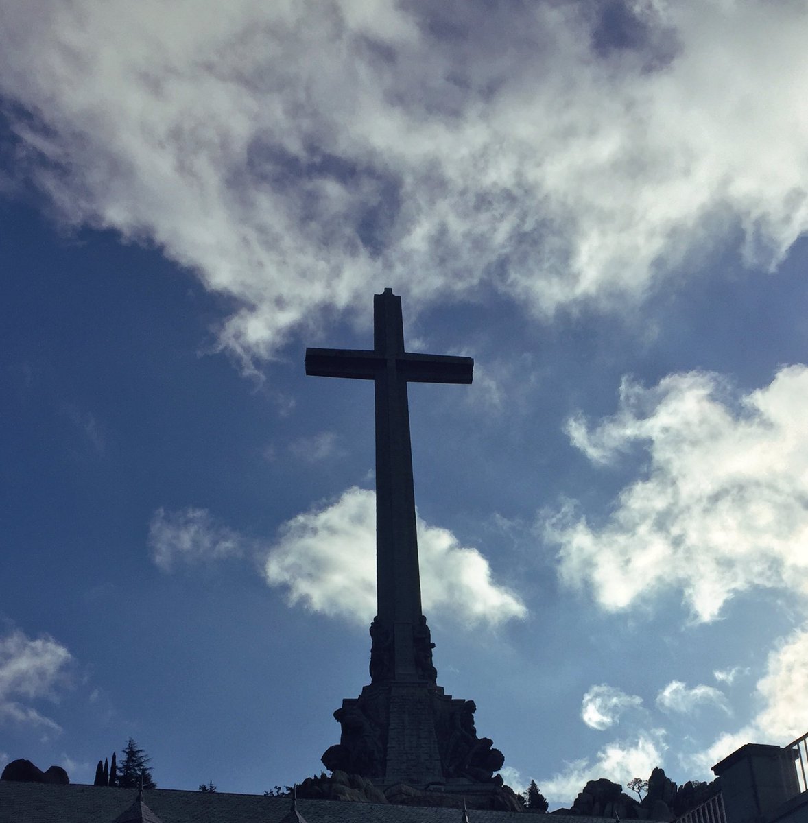 PavlovichFiodor's tweet photo. Ave Crux spes unica.

#LaCruzNoSeToca https://t.co/CAEp4jwFob