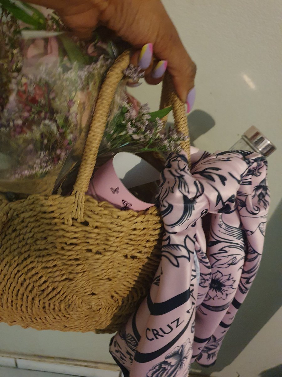 TKwazi's tweet photo. Thank-you @nomoozlie for this stunning gift!
#Cruzmanhattanblossom
#Cruzinfullbloom ๐ธ๐ธ๐ธ https://t.co/wyQTjJUee0