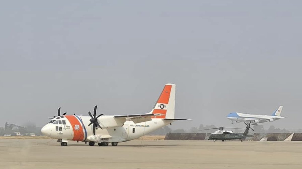 Not everyday you get Air Force One and Marine One visiting <a href="/FlyKMCC/">Sacramento McClellan Airport</a>. Photo courtesy of USCG PO Josh Goddard