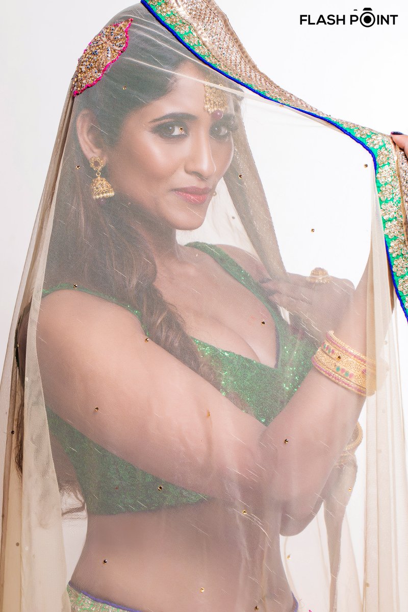 SonalActress's tweet photo. Do you see me the way I see you ? @SonalActress 
📸@fpcreatives 
#ActressSonalSingh #FlashpointCreatives #MehulShahPhotography #Flashpoint #Sonal #SonalSingh #nazakat #EthnicWear #bollywoodactress #Earringsoftheday #lehengalove #Ethnic #jewellerylover #IndianWear #curvy #jewelery https://t.co/l35matT8HA