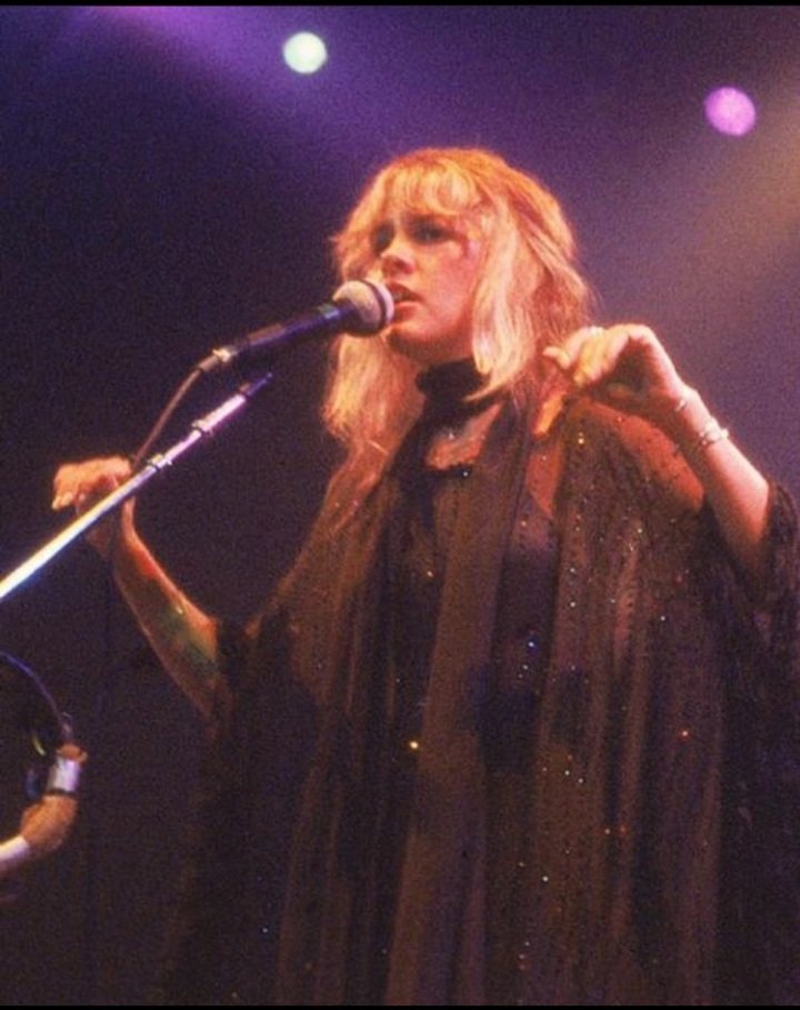 ngelcime1's tweet photo. Aprecien la belleza de Stevie Nicks 
 #stevienicks https://t.co/xhXtsX4IMs