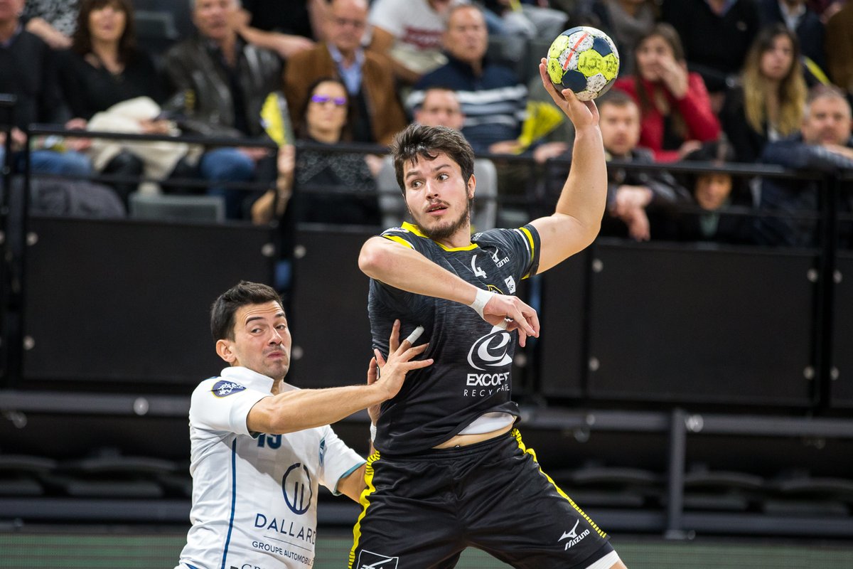 TeamChambe's tweet photo. 📸 La dernière réception de @FENIX_HB au Phare. Vous serez là pour la prochaine ?! 

➡️ https://t.co/rPSWc90vDU

#Ensemble 💛🖤 https://t.co/bQ7M2WQLhP