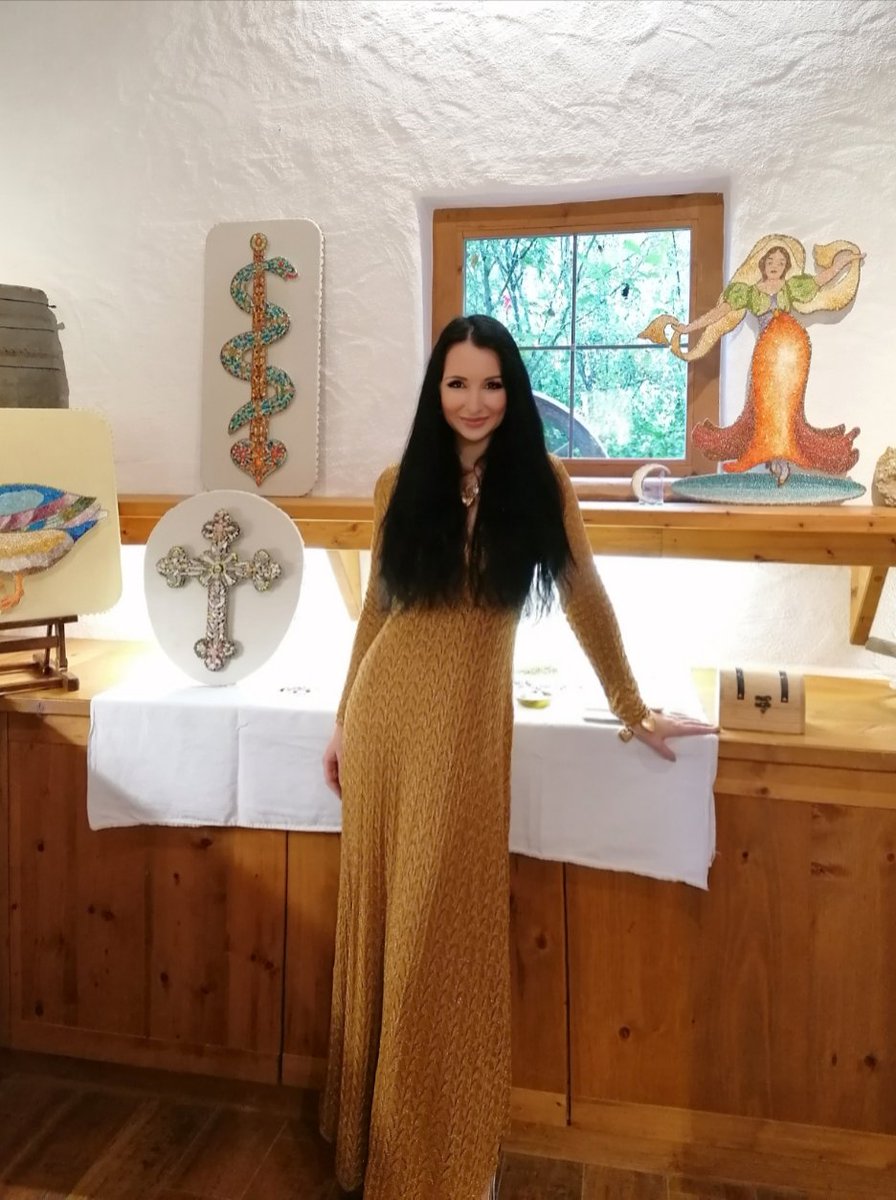 edelsteinkunst's tweet photo. Wunderschönes Wochenende bei der #Mineralienmesse in der #Knappenwelt Tarrenz in #Tirol 💎✨ #edelsteinobjekt #edelsteinobjekte #edelsteinkunst #kunsthandwerk #visittirol #ausstellung #mineralien #ArtistOnTwitter #artistsontwitter #gemstoneart #gemstones #gemstonelover https://t.co/IQ5Jqy5CbE