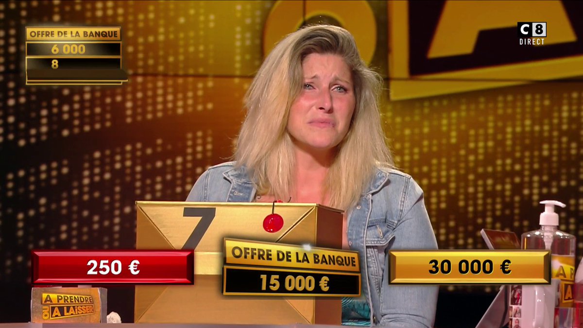 APOALofficiel's tweet photo. #LaBarreDeFer propose 15 000 euros à Tracy #APOAL https://t.co/ABasD1iBSK
