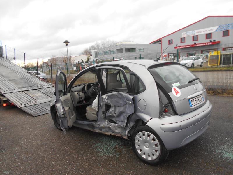 sofianebkl's tweet photo. @Faouzi_133 La voiture en question : https://t.co/rpDfg8Fobq