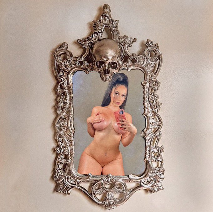 Divine feminine energy https://t.co/jxFe3PNfWO