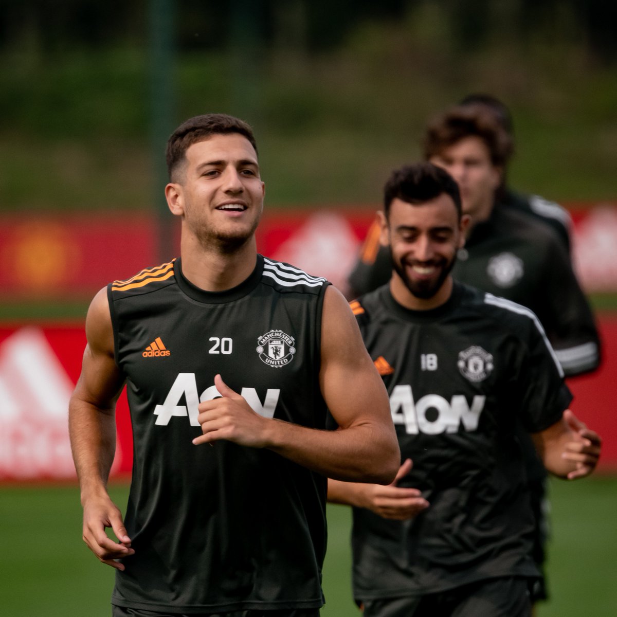 ManUtd's tweet photo. 🔭 2020/21 is in our sights! 👊

#MUFC https://t.co/LE9rPuNoZW