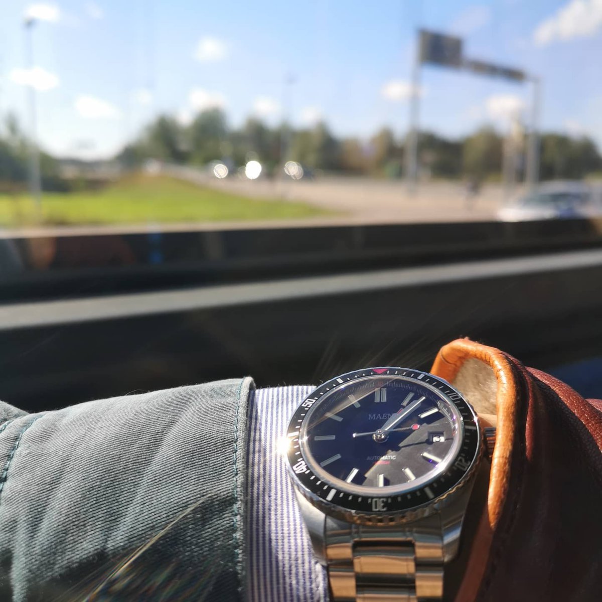 abcxyz_jp's tweet photo. Commuting 🚌
#MAEN #maenhudson mark III prototype with #chesterjefferies #leathergloves #bus #commuting #バス #通勤風景 #手袋 https://t.co/BC2mKDuf1o