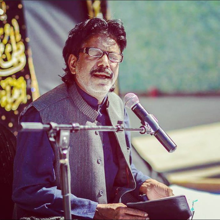 Jariyyaa's tweet photo. Mujh mai Rehan yeh sha'oor jo hai
Shairana mere Hussain۴ ka hai

May Maula Hussain۴ bless you beyond measures ❤🙌

Living Legend 
Asset of our Community
Dr. Syed Rehan Abbas Azmi 
❤🙌

#RehanAzmi 
#GreatestPoet https://t.co/KLbFF4NVYP