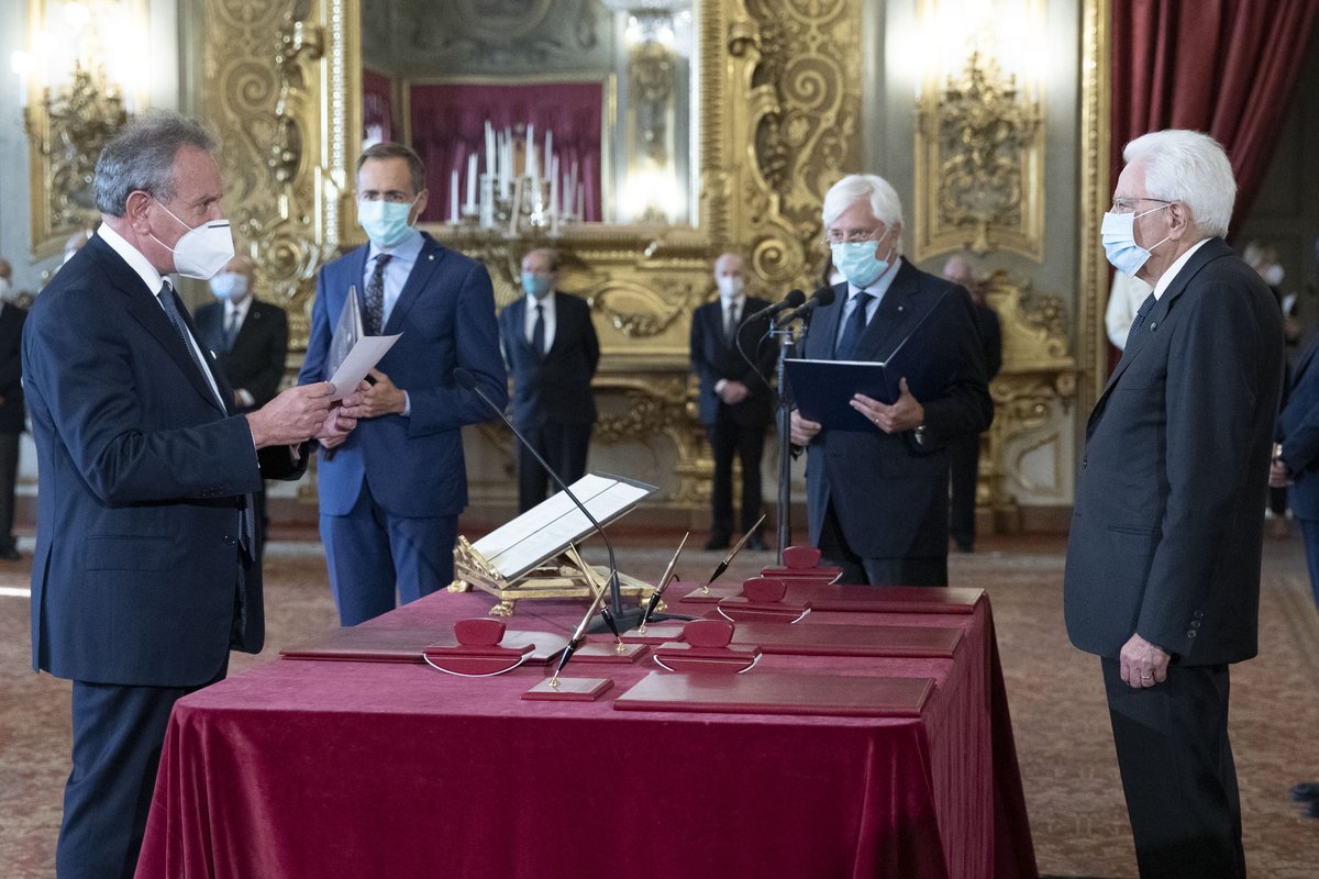 Quirinale's tweet photo. #Quirinale: hanno prestato giuramento dinanzi al Presidente #Mattarella i Giudici della Corte Costituzionale, Angelo Buscema, eletto dalla Corte dei Conti il 12 luglio e Emanuela Navarretta, nominata dal Presidente della Repubblica il 9 settembre https://t.co/6SVoUpBO6F