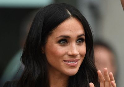 cosmaparfum's tweet photo. #Veille #Beauté 🎀 Meghan Markle : sa coiffure idéale que l'on copie pour aller travailler https://t.co/YaRuI6aAED https://t.co/NekLzT5i32