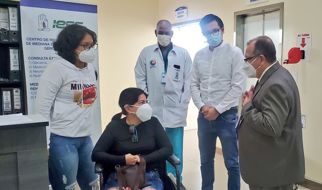 ChristianRiosG2's tweet photo. Recorrimos el Centro Médico Geronto Geriátrico y el Hospital General, junto a @Ricardo_AlarCob observamos los procedimientos de atención para garantizar un servicio con calidad y calidez.  @JorgeWated @IESS_HGSD @StoDomingoIESS https://t.co/ItMLPn7nFc
