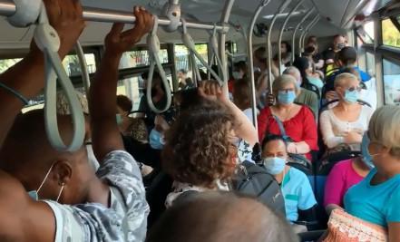 esRadioBaleares's tweet photo. No tiene sentido confinar barrios enteros y que los autobuses de la @EMT_Palma vayan llenos por una #huelga, que a los tertulianos del #Contrapunto, al sindicalista #MPelarda al alcalde #JFageda les cuesta entender, como a #MTruyols y #RPiñaHoms
📻 https://t.co/37QDos3J8s https://t.co/CKlMOcHIIF