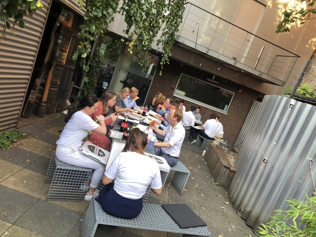 Vandaag  #prinsjesdag zonder koets en mensenmassa’s, maar met het gewone harde werk van het analyseren van wat in de begroting staat. Een korte pauze met het hardwerkende team en dan weer verder. Vanavond nog krijgen alle klanten de voor hen relevante informatie!