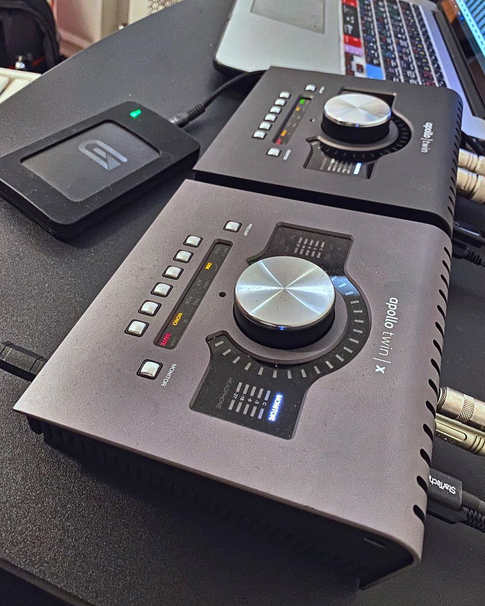UAudio's tweet photo. Two Twins...on a #TwinTuesday...๐คฏ
๐ธ @EryckBry
#ApolloTwin #UniversalAudio #ApolloX #UADApollo #UniversalAudioApollo #ApolloTwinX #ApolloTwinMkII #MusicProduction #Recording #HomeStudio #MovileStudio #Glyphtech #StudioRecording #RecordingEngineer #MixEngineer #GearPorn https://t.co/59IHr9IAGi