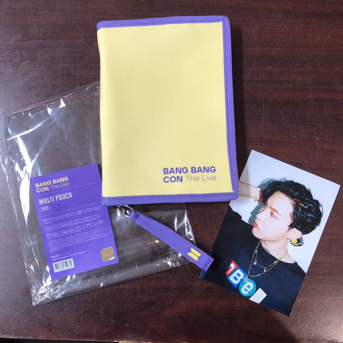 MissJungleJulie's tweet photo. I’m so happy to have this thing. After going back and forth about whether or not to purchase my mom decided it was an early Christmas gift 😭 thank you to #VTCarrollton for such fast shipping 💜💜 #BangBangConTheLiveMerch #BANGBANGCON_TheLive #BangBangConMerch #MultiPouch #BTS https://t.co/vC3pJcL3Kf