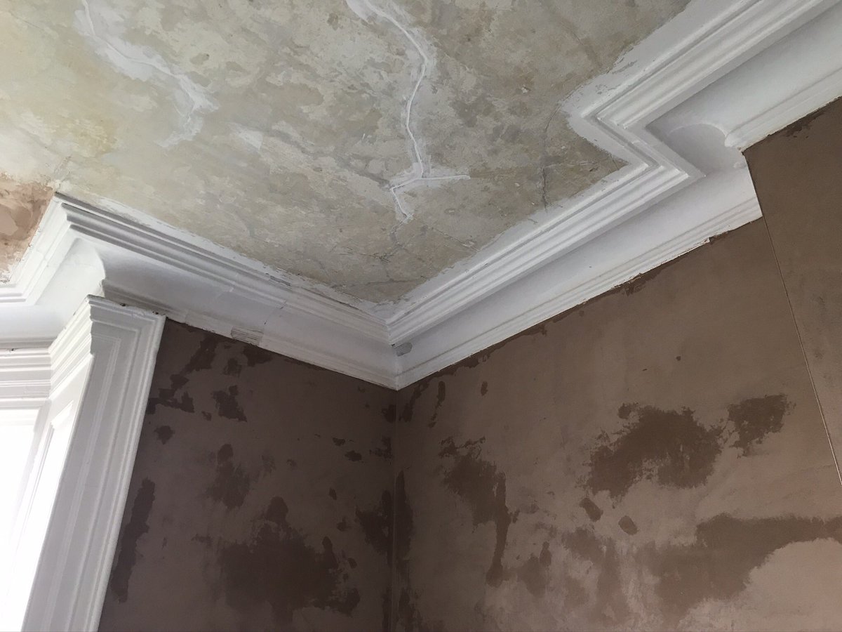 classicplasterm's tweet photo. ⭐️ Restoration specialists ⭐️

Is your home suffering from old damaged Plaster Mouldings? Well look no further 👀

This client has the exact problem!

So our team restored the Coving and gave the walls a re-skim for the perfect finish! 👷‍♂️

To enquire, please call 01642 246534 📞 https://t.co/iD3suZjDcX