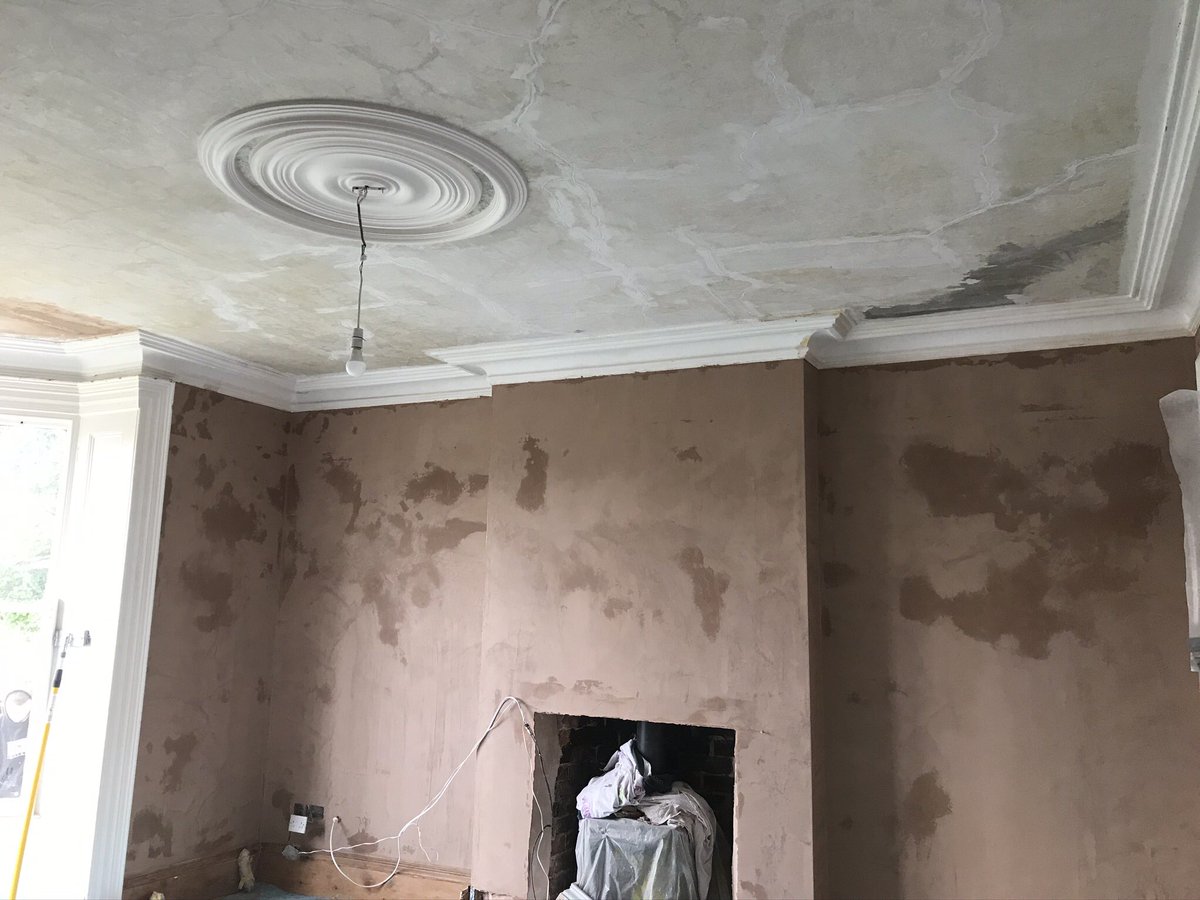 classicplasterm's tweet photo. ⭐️ Restoration specialists ⭐️

Is your home suffering from old damaged Plaster Mouldings? Well look no further 👀

This client has the exact problem!

So our team restored the Coving and gave the walls a re-skim for the perfect finish! 👷‍♂️

To enquire, please call 01642 246534 📞 https://t.co/iD3suZjDcX