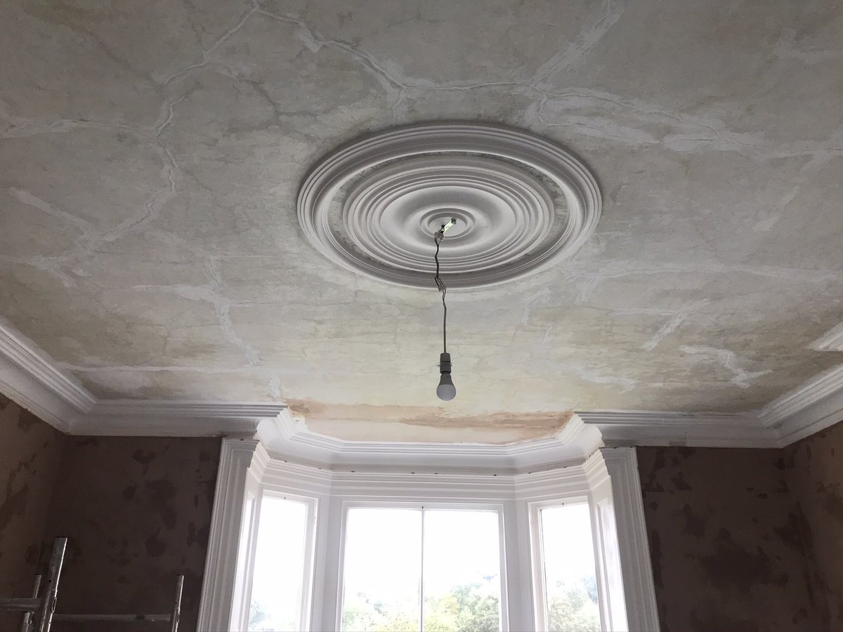 classicplasterm's tweet photo. ⭐️ Restoration specialists ⭐️

Is your home suffering from old damaged Plaster Mouldings? Well look no further 👀

This client has the exact problem!

So our team restored the Coving and gave the walls a re-skim for the perfect finish! 👷‍♂️

To enquire, please call 01642 246534 📞 https://t.co/iD3suZjDcX