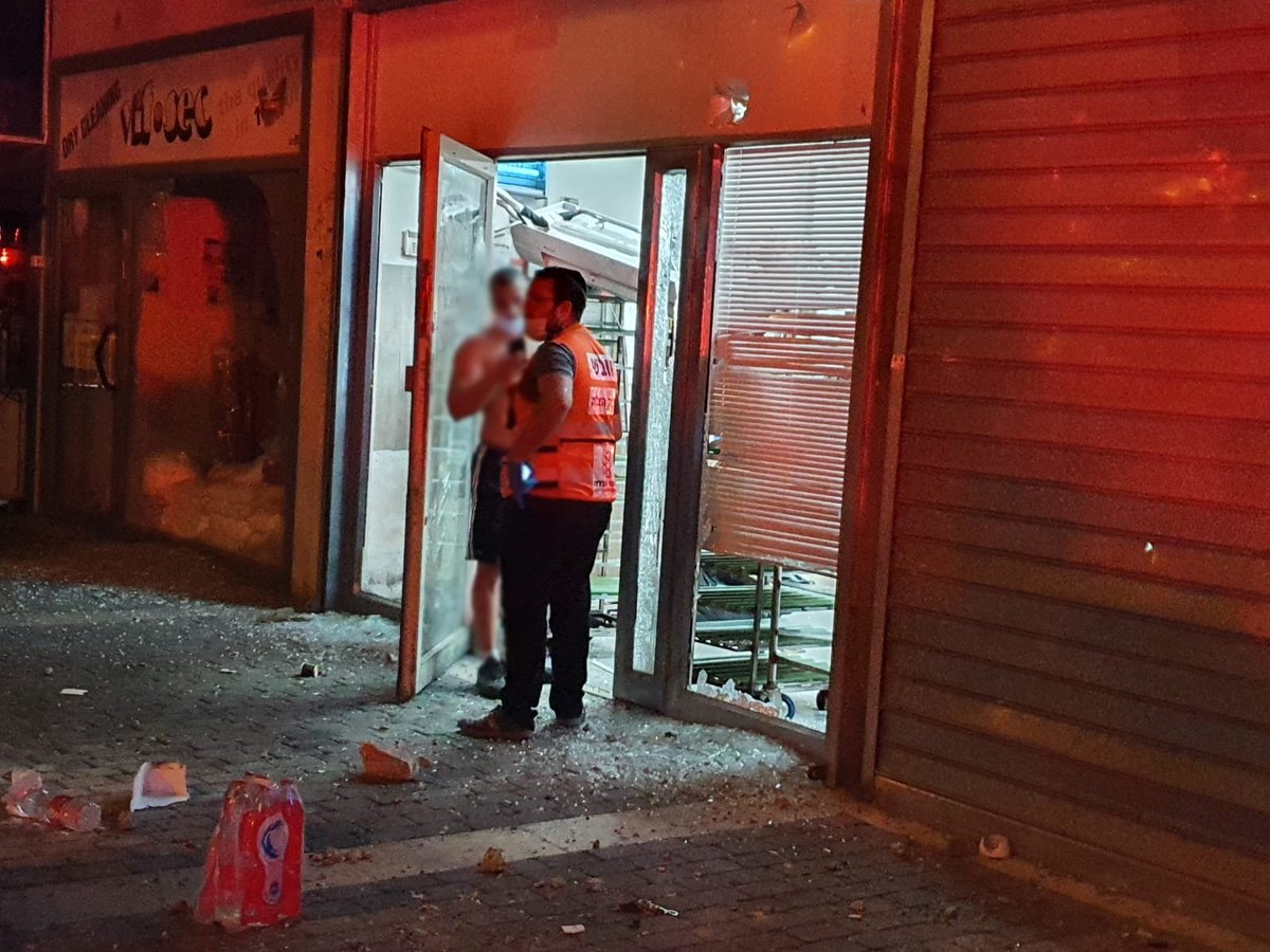 manniefabian's tweet photo. More from the scene of the rocket impact in Ashdod, 6 injured. https://t.co/9ECtK1JR4b