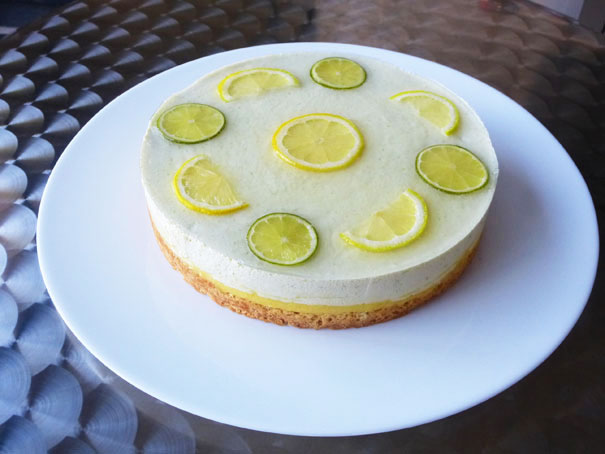 CookingCook1's tweet photo. #recette #dessert #citron #matcha Vous êtes à la recherche d'idées recettes ? Voilà du jamais vu : le Matchalemon ! Une création originale avec une génoise moelleuse, un lemon curd onctueux et une mousse légère au citron et au thé matcha. Dispo sur : https://t.co/AuXawJgQ2X https://t.co/5VpNE6vQ8D