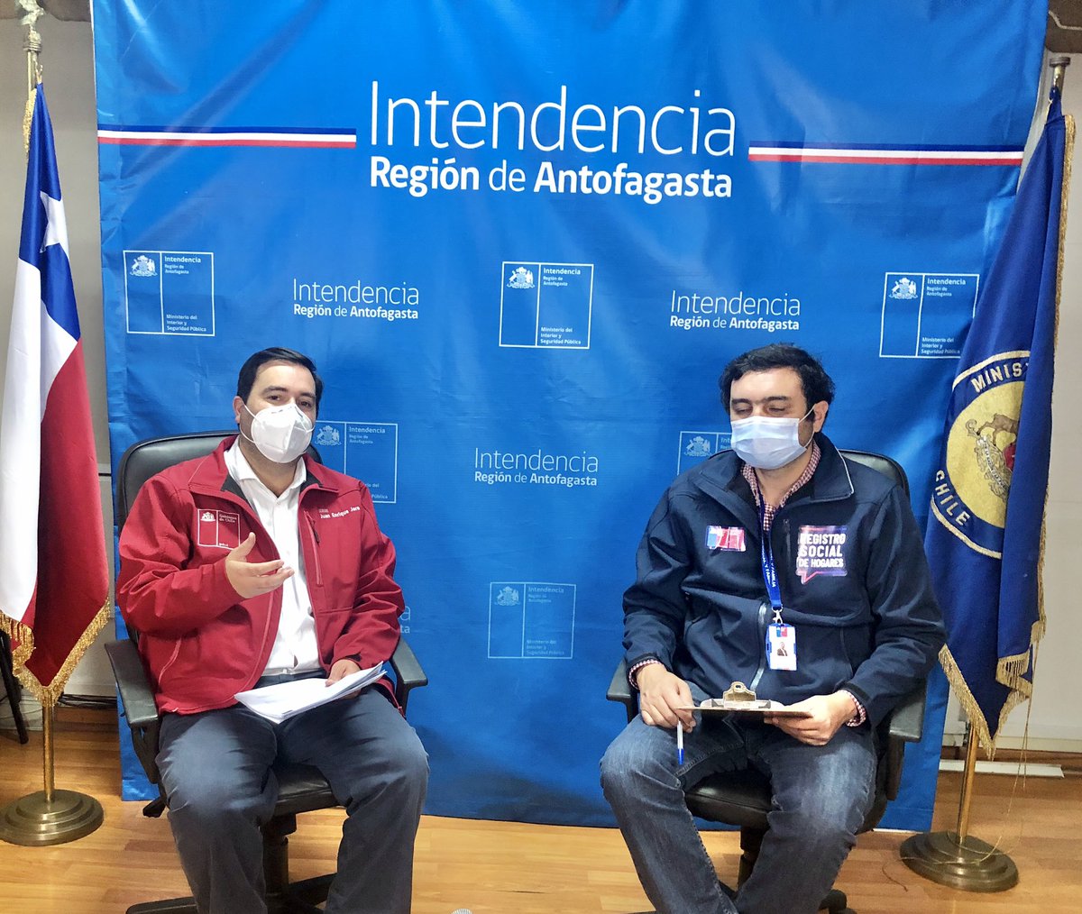 MTTAntofagasta's tweet photo. 🗣📢AHORA/Nuestro @MTTAntofagasta @juanenriquejara @Dsocial_II @patomar12 en @FaceLive 
https://t.co/kBbEq5oG43 explican paso a paso requisitos, beneficiarios y alcances del #BonoTransportistas de $350 mil y un préstamo, que comienza HOY la postulación en https://t.co/DUWjOL0Pds https://t.co/1CieuNpyuJ