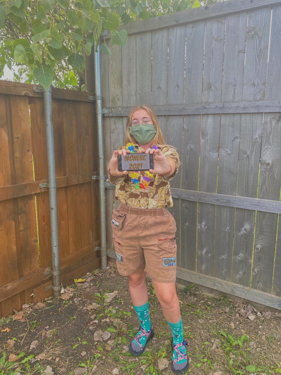 larsen_maci's tweet photo. virtual learning can’t hold back tacky tourist day #onerc #classcup #seniors @RCHS_Principal @RCHS_stuco https://t.co/WMcpQY1V93