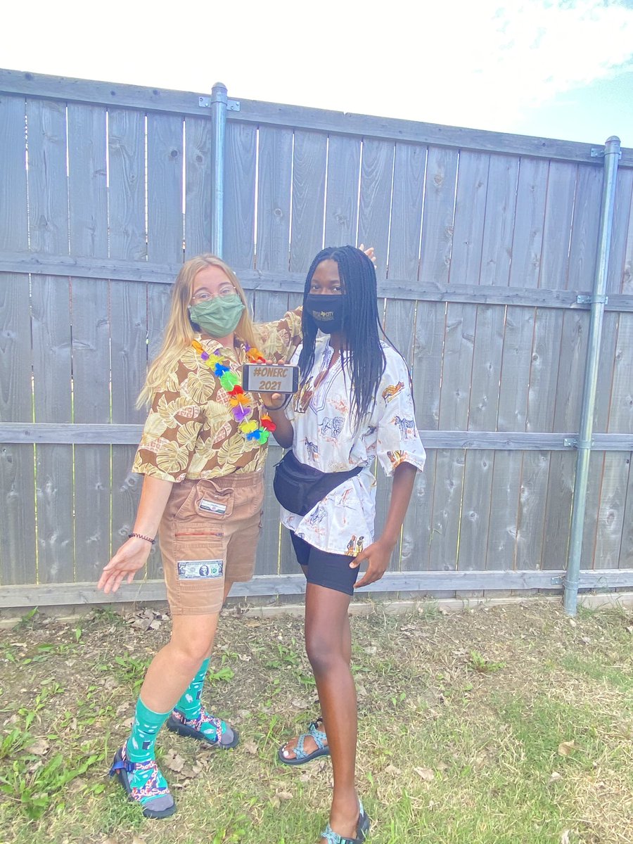 larsen_maci's tweet photo. virtual learning can’t hold back tacky tourist day #onerc #classcup #seniors @RCHS_Principal @RCHS_stuco https://t.co/WMcpQY1V93