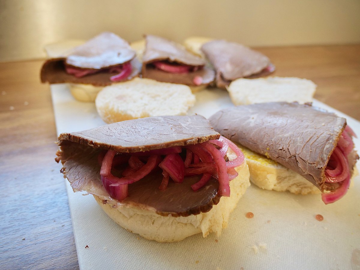 RachAlsKitchen's tweet photo. A few #sandwiches heading out for today’s #office #picnic #picnicbags .. #catering #food #events #covidadaption https://t.co/uoanJjRcs6
